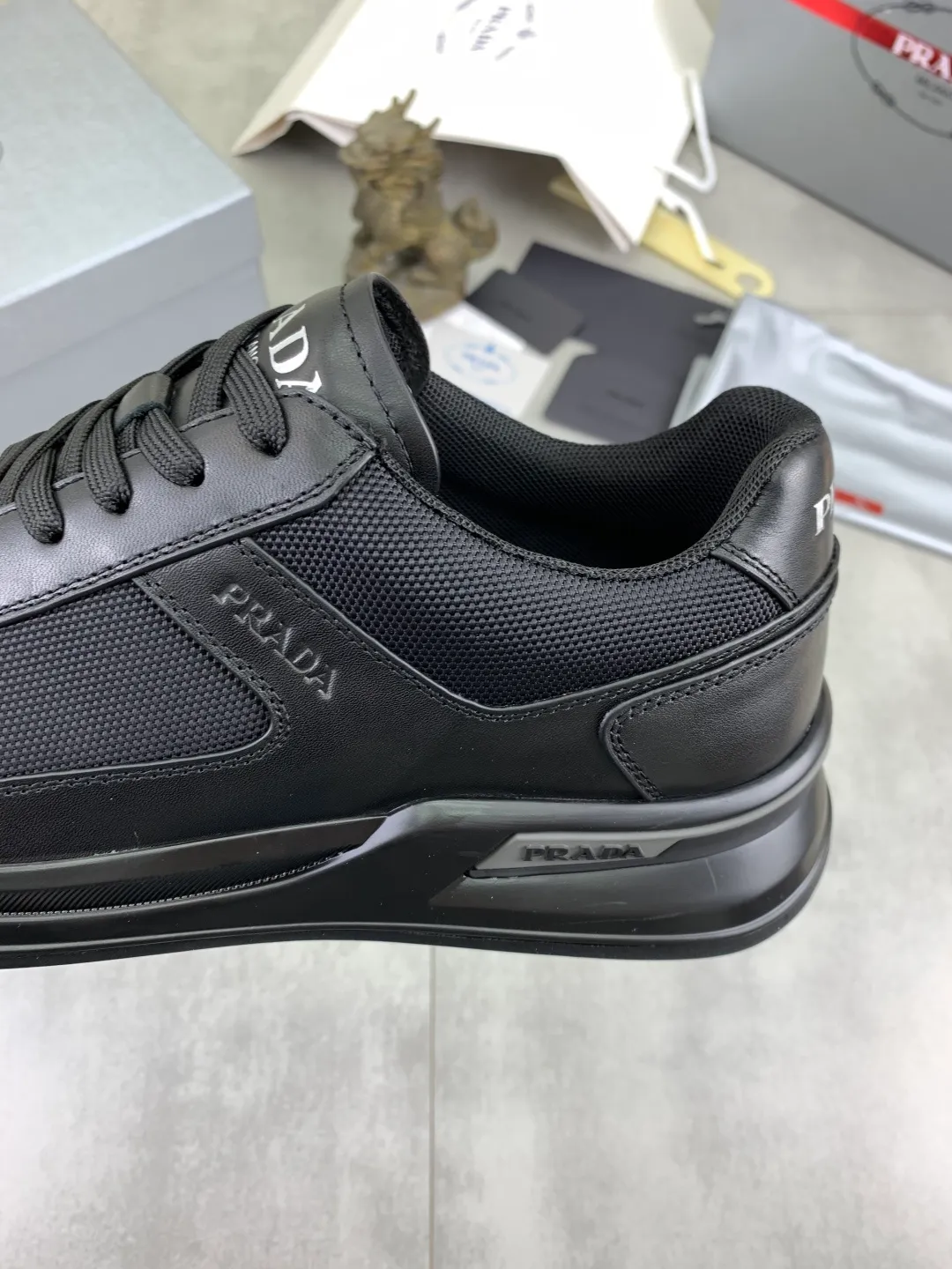 Men's Men's Shoes 💰P600 💰【New Style】 The latest model of high-quality PRADA classic men's shoes has been launched on the official website at a 1:1 replica, synchronized in Hong Kong and on the same catwalk; all made of calfskin➕imported cowhide lining, 🍡🍡original rubber outsole, non-slip and wear-resistant; comfortable on the feet, attractive style, fine workmanship, and simple and neat shoe lasts, highlighting a man's courage and toughness, 👍size 38 to 44 (45 can be customized) black White color🉑️choose